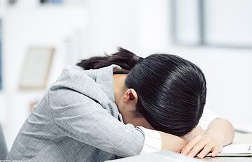压迫眼球的姿势